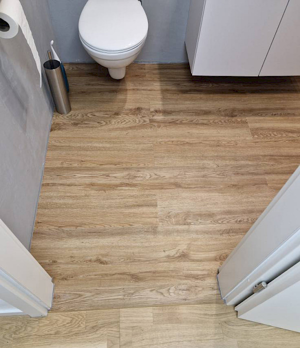 badeingang-mit-toilette