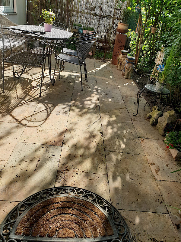 neu-verlegte-terrasse-untergrund-ausgleich